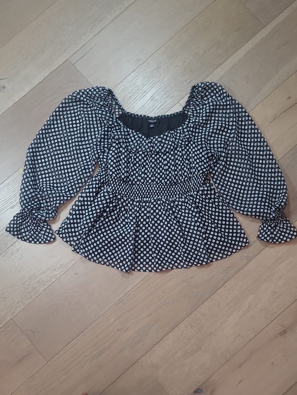 EUC Torrid Polka Dot Smocked Peplum Blouse Women's sz 0 (L) Black/White Top